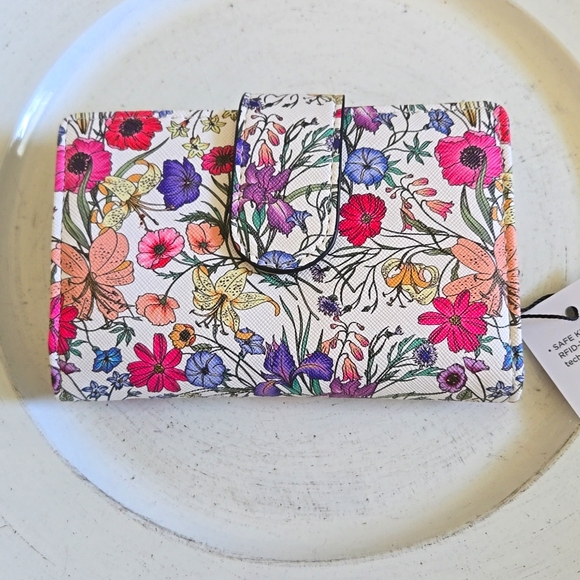 kohls Handbags - WOMEN'S ABBEY INDEXER WALLET